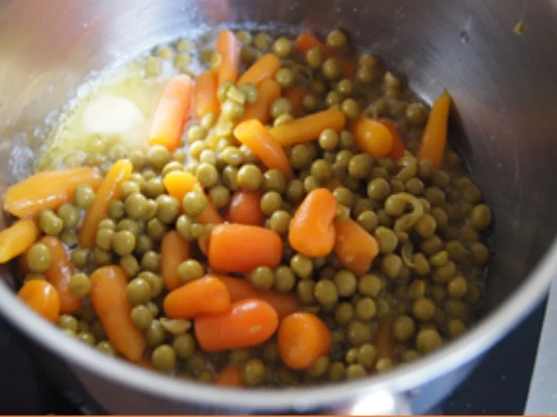 Rezept: Karpfenbuletten mit Erbsen und Möhren und gebratenen Fränkischen Klößen Bild Nr. 4 Karpfenbuletten mit Erbsen und Möhren und gebratenen Fränkischen Klößen - Rezept - Bild Nr. 4