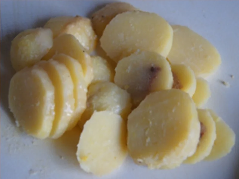 Rezept: Karpfenbuletten mit Erbsen und Möhren und gebratenen Fränkischen Klößen Bild Nr. 6 Karpfenbuletten mit Erbsen und Möhren und gebratenen Fränkischen Klößen - Rezept - Bild Nr. 6