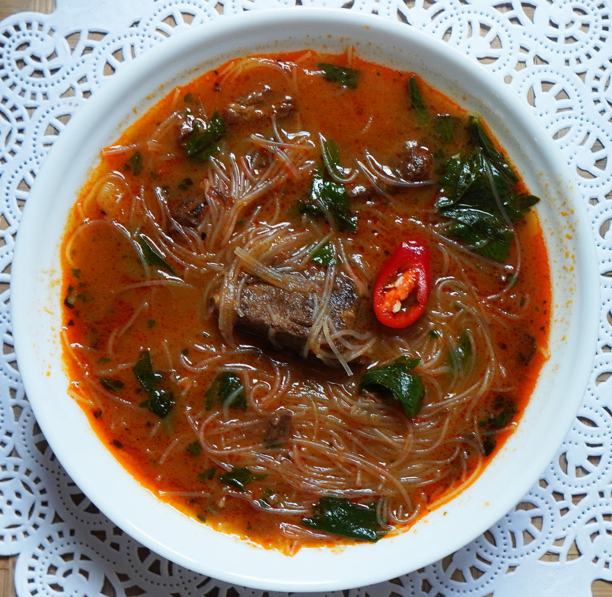 Thailändische Rindfleischsuppe mit Glasnudeln - Rezept - Bild Nr. 2