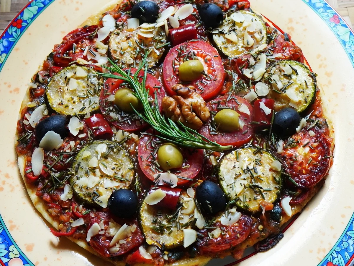 Rezept: Vegane Hirtenpizza -- Sommer Bild Nr. 2 Vegane Hirtenpizza -- Sommer - Rezept - Bild Nr. 2
