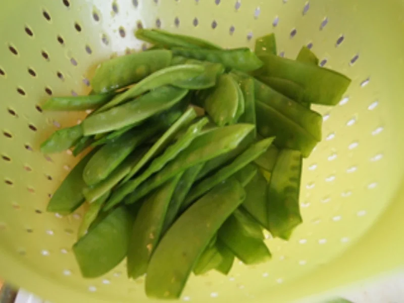 Lachsfilet aus dem Backofen mit Zuckerschoten und Basmatireis - Rezept - Bild Nr. 7