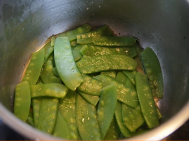 Lachsfilet aus dem Backofen mit Zuckerschoten und Basmatireis - Rezept - Bild Nr. 9