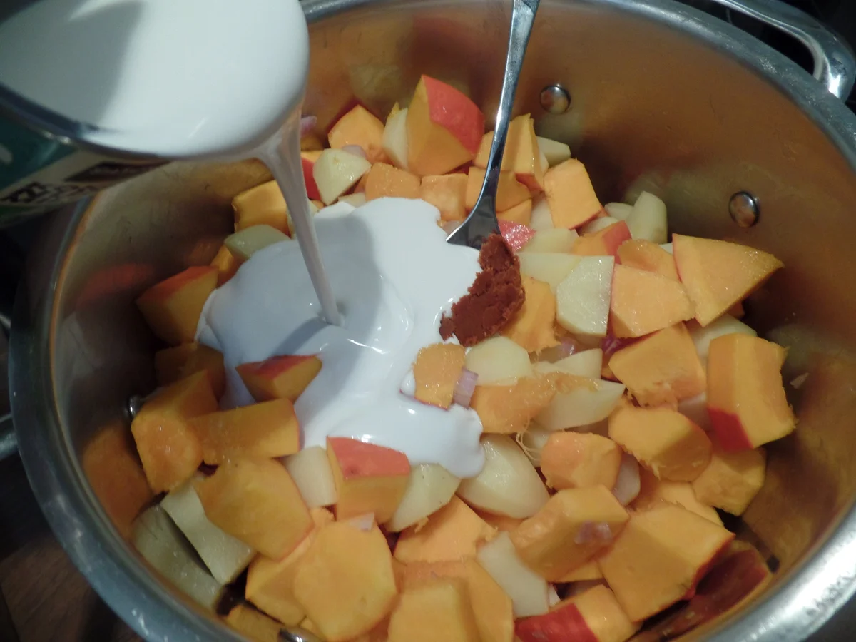 Rezept: Kürbis-Kartoffel-Curry mit Kokosmilch Bild Nr. 12392 Kürbis-Kartoffel-Curry mit Kokosmilch - Rezept - Bild Nr. 12392