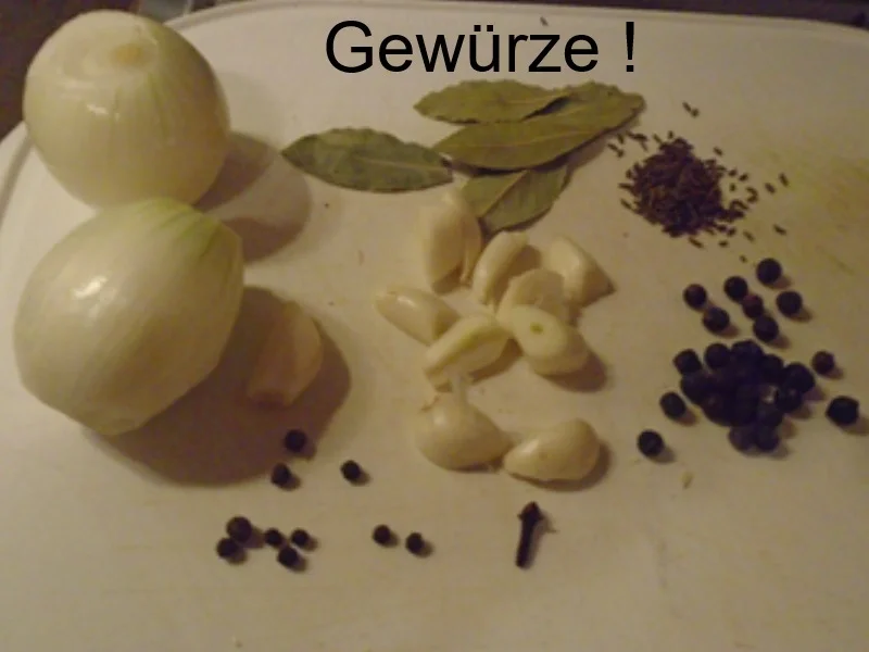 Knusprig gebackene Schweinshaxen mit Krautsalat und Sahnemeerrettich - Rezept - Bild Nr. 4