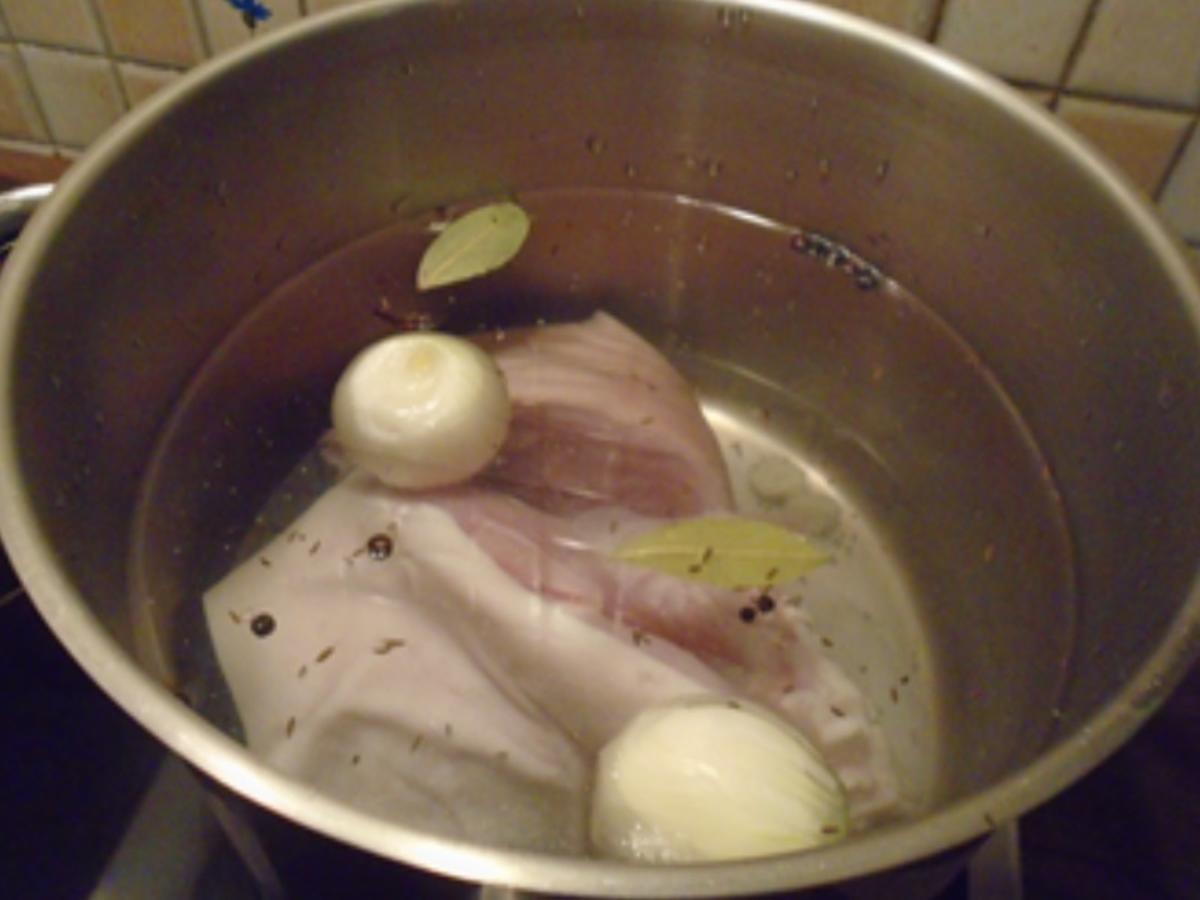 Knusprig gebackene Schweinshaxen mit Krautsalat und Sahnemeerrettich - Rezept - Bild Nr. 5