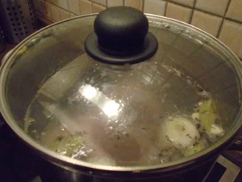 Knusprig gebackene Schweinshaxen mit Krautsalat und Sahnemeerrettich - Rezept - Bild Nr. 6