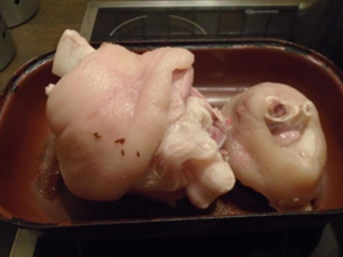 Knusprig gebackene Schweinshaxen mit Krautsalat und Sahnemeerrettich - Rezept - Bild Nr. 7