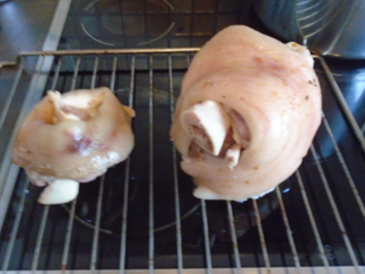 Knusprig gebackene Schweinshaxen mit Krautsalat und Sahnemeerrettich - Rezept - Bild Nr. 8