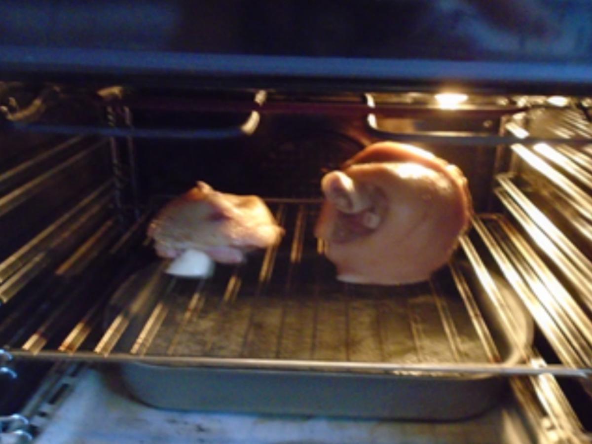 Knusprig gebackene Schweinshaxen mit Krautsalat und Sahnemeerrettich - Rezept - Bild Nr. 9