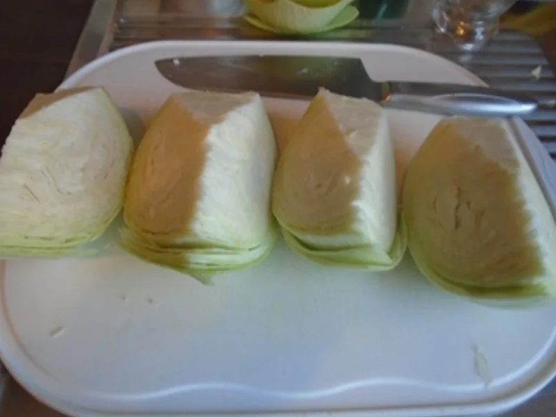 Knusprig gebackene Schweinshaxen mit Krautsalat und Sahnemeerrettich - Rezept - Bild Nr. 12