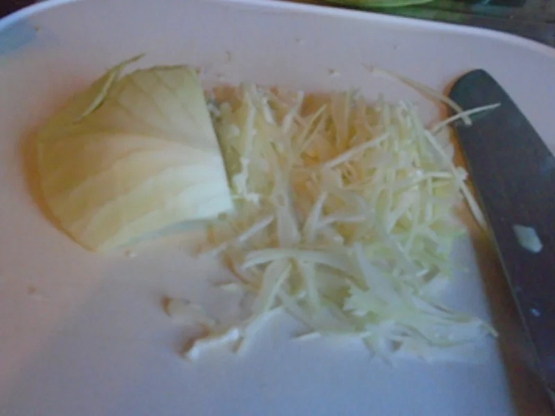 Knusprig gebackene Schweinshaxen mit Krautsalat und Sahnemeerrettich - Rezept - Bild Nr. 13