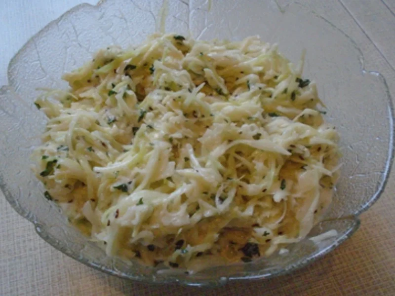 Knusprig gebackene Schweinshaxen mit Krautsalat und Sahnemeerrettich - Rezept - Bild Nr. 16