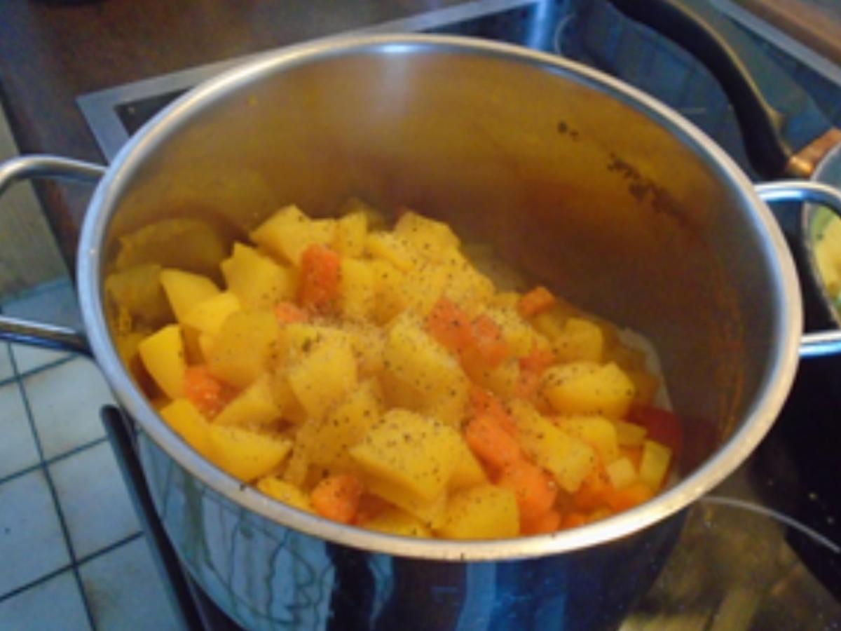Schnitzelchen mit Champignons in Currysauce und Möhren-Sellerie-Kartoffel-Stampf - Rezept - Bild Nr. 12