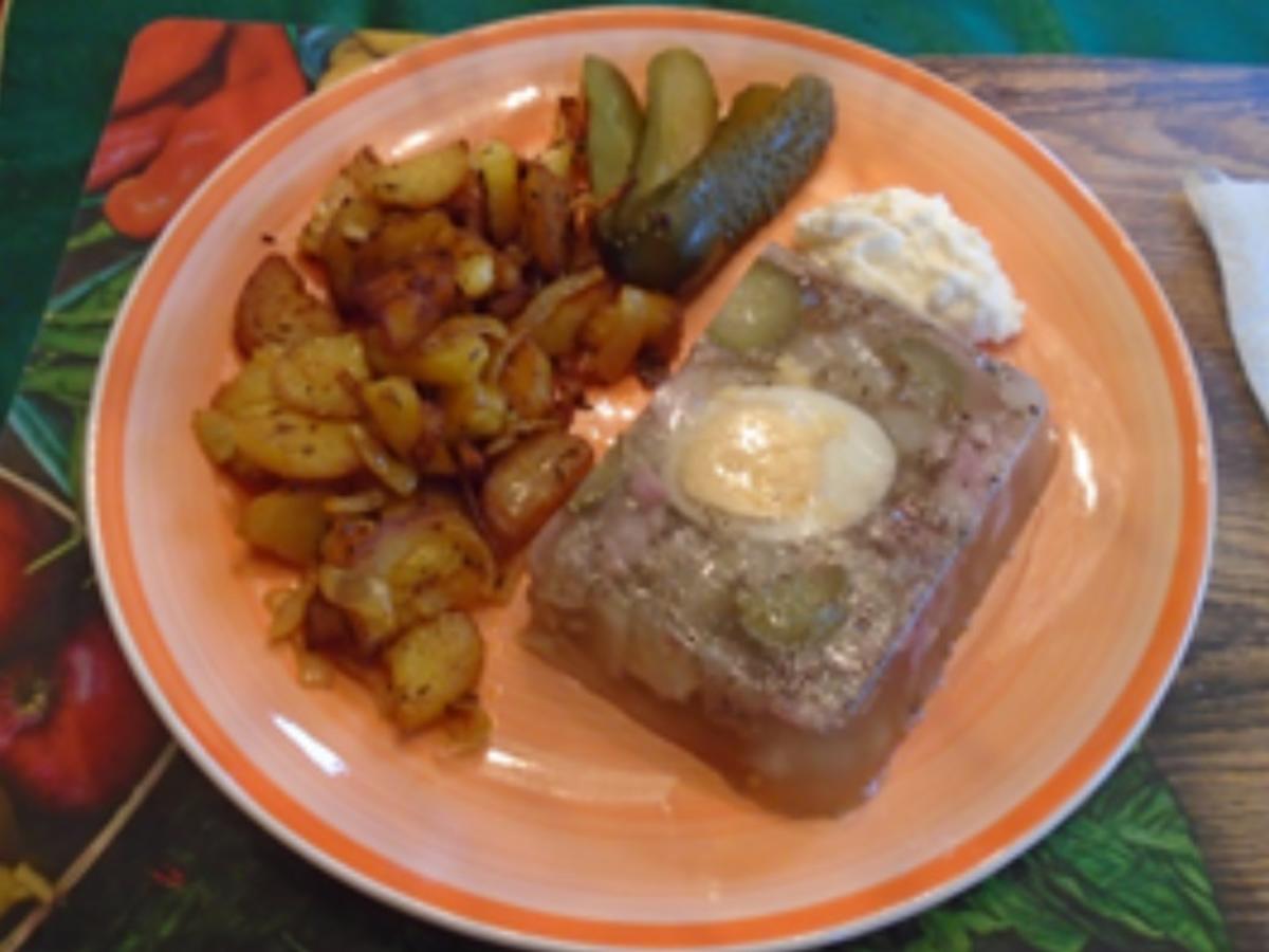 Schweinshaxen-Sülze mit herzhaften Bratkartoffeln - Rezept - Bild Nr. 21