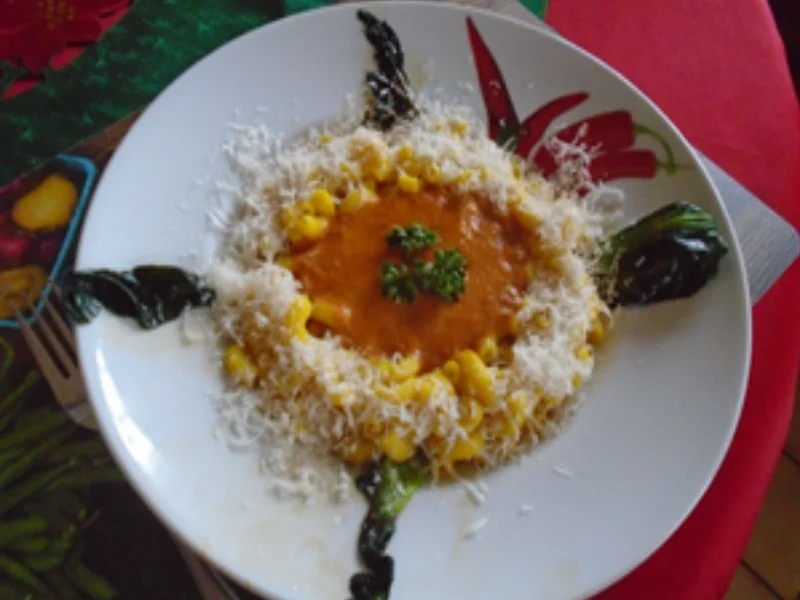 Hörnchen-Nudeln mit roter Paprikasauce und gebratenen Mini-Pak Choi - Rezept - Bild Nr. 2