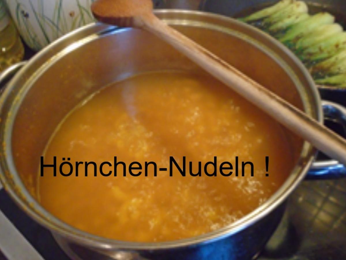 Hörnchen-Nudeln mit roter Paprikasauce und gebratenen Mini-Pak Choi - Rezept - Bild Nr. 4