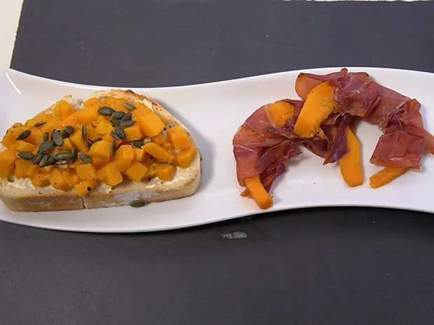 Rezept: Kürbis-Bruschetta mit knusprigem Kürbis im Serranoschinken-Mantel Bild Nr. 2 Kürbis-Bruschetta mit knusprigem Kürbis im Serranoschinken-Mantel - Rezept - Bild Nr. 2