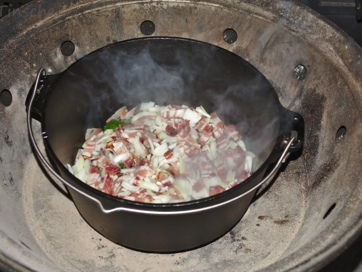 Rezept: Bohneneintopf aus dem Dutch Ofen "alla Bud Spencer" Bild Nr. 2 Bohneneintopf aus dem Dutch Ofen "alla Bud Spencer" - Rezept - Bild Nr. 2