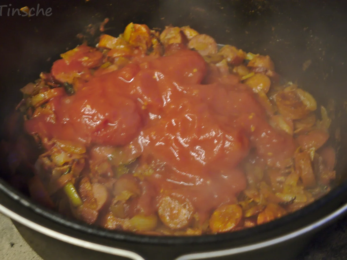 Rezept: Bohneneintopf aus dem Dutch Ofen "alla Bud Spencer" Bild Nr. 3 Bohneneintopf aus dem Dutch Ofen "alla Bud Spencer" - Rezept - Bild Nr. 3