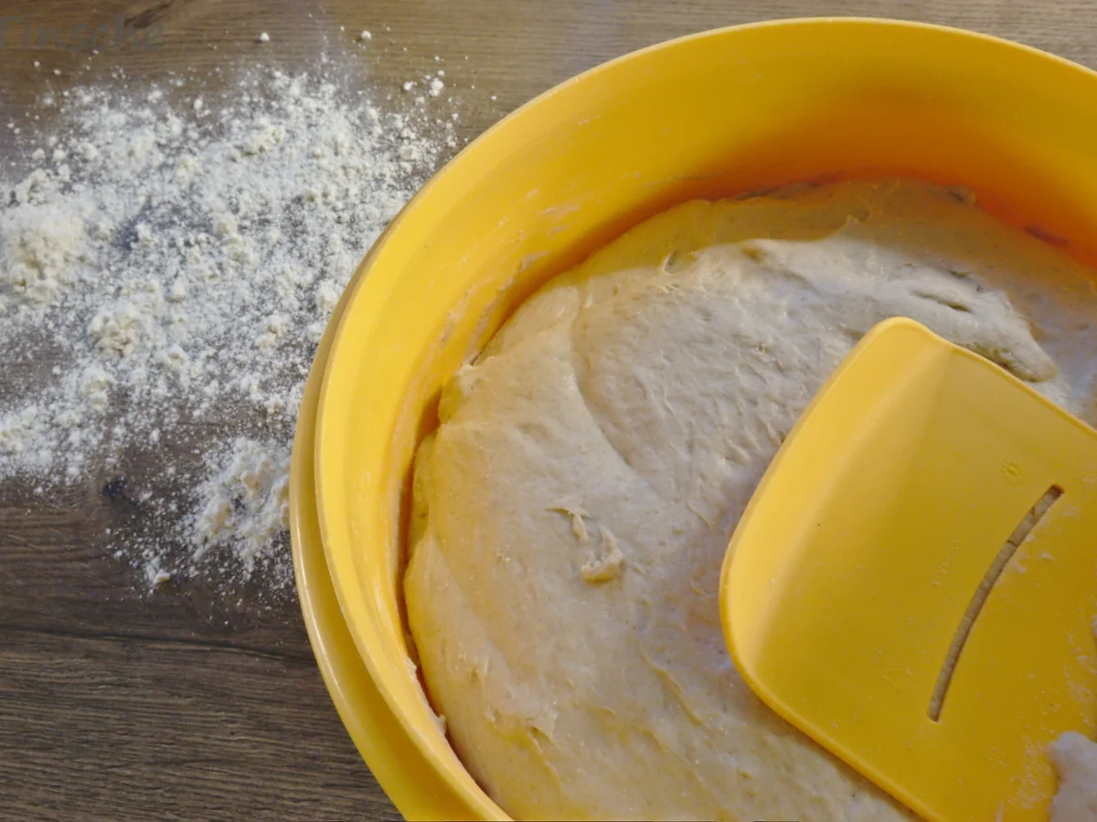 Rezept: Dinkel-Weizen-Roggenbrot aus dem Bräter Bild Nr. 6 Dinkel-Weizen-Roggenbrot aus dem Bräter - Rezept - Bild Nr. 6