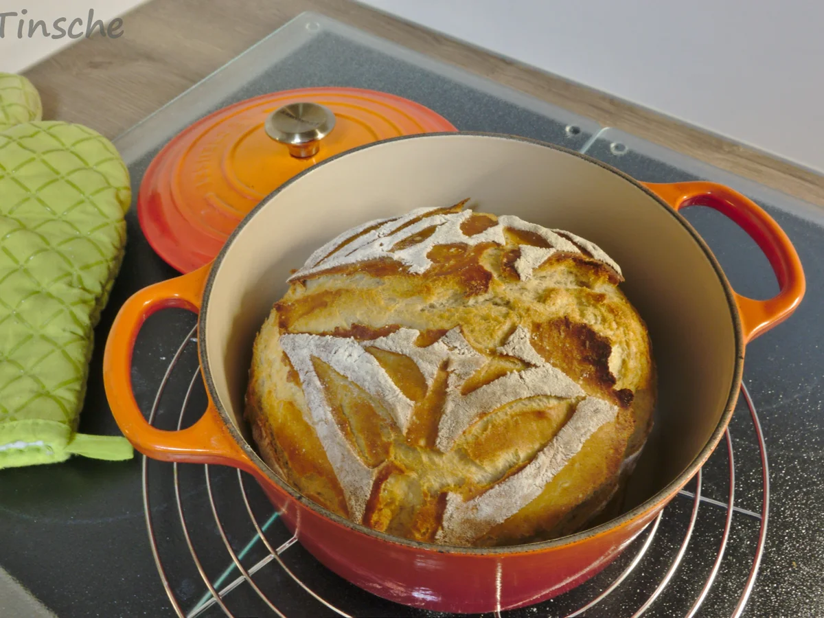 Rezept: Dinkel-Weizen-Roggenbrot aus dem Bräter Bild Nr. 10 Dinkel-Weizen-Roggenbrot aus dem Bräter - Rezept - Bild Nr. 10