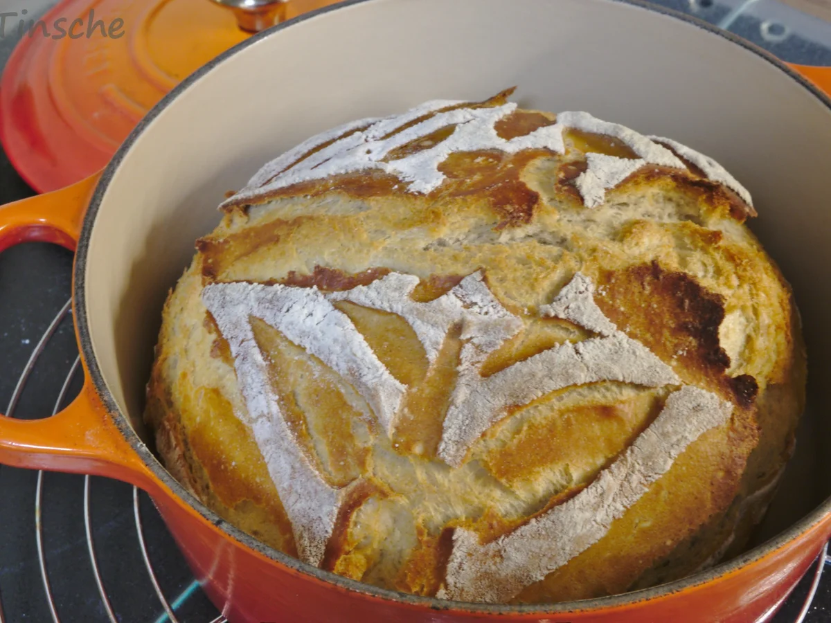 Rezept: Dinkel-Weizen-Roggenbrot aus dem Bräter Bild Nr. 11 Dinkel-Weizen-Roggenbrot aus dem Bräter - Rezept - Bild Nr. 11