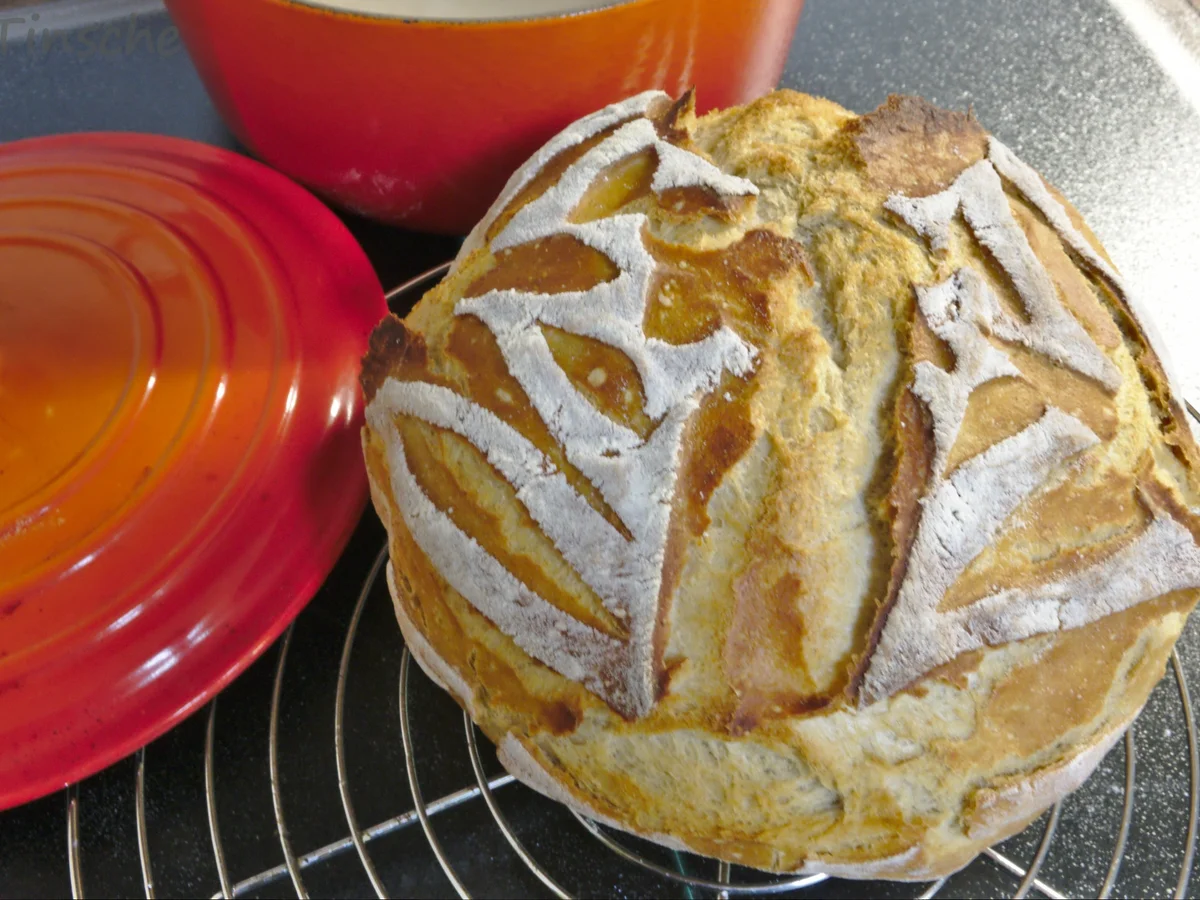 Rezept: Dinkel-Weizen-Roggenbrot aus dem Bräter Bild Nr. 13 Dinkel-Weizen-Roggenbrot aus dem Bräter - Rezept - Bild Nr. 13