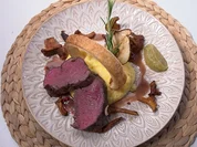 Wild, Polenta, Pilze, Soße und Birnenchips - Rezept - Bild Nr. 2