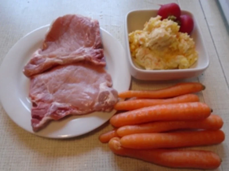 Rezept: Stielkotelett mit Honig-Snack-Möhren und Möhren-Sellerie-Kartoffel-Stampf Bild Nr. 3 Stielkotelett mit Honig-Snack-Möhren und Möhren-Sellerie-Kartoffel-Stampf - Rezept - Bild Nr. 3