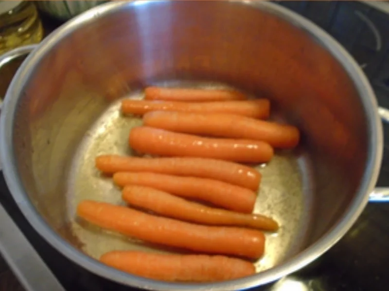 Rezept: Stielkotelett mit Honig-Snack-Möhren und Möhren-Sellerie-Kartoffel-Stampf Bild Nr. 11 Stielkotelett mit Honig-Snack-Möhren und Möhren-Sellerie-Kartoffel-Stampf - Rezept - Bild Nr. 11