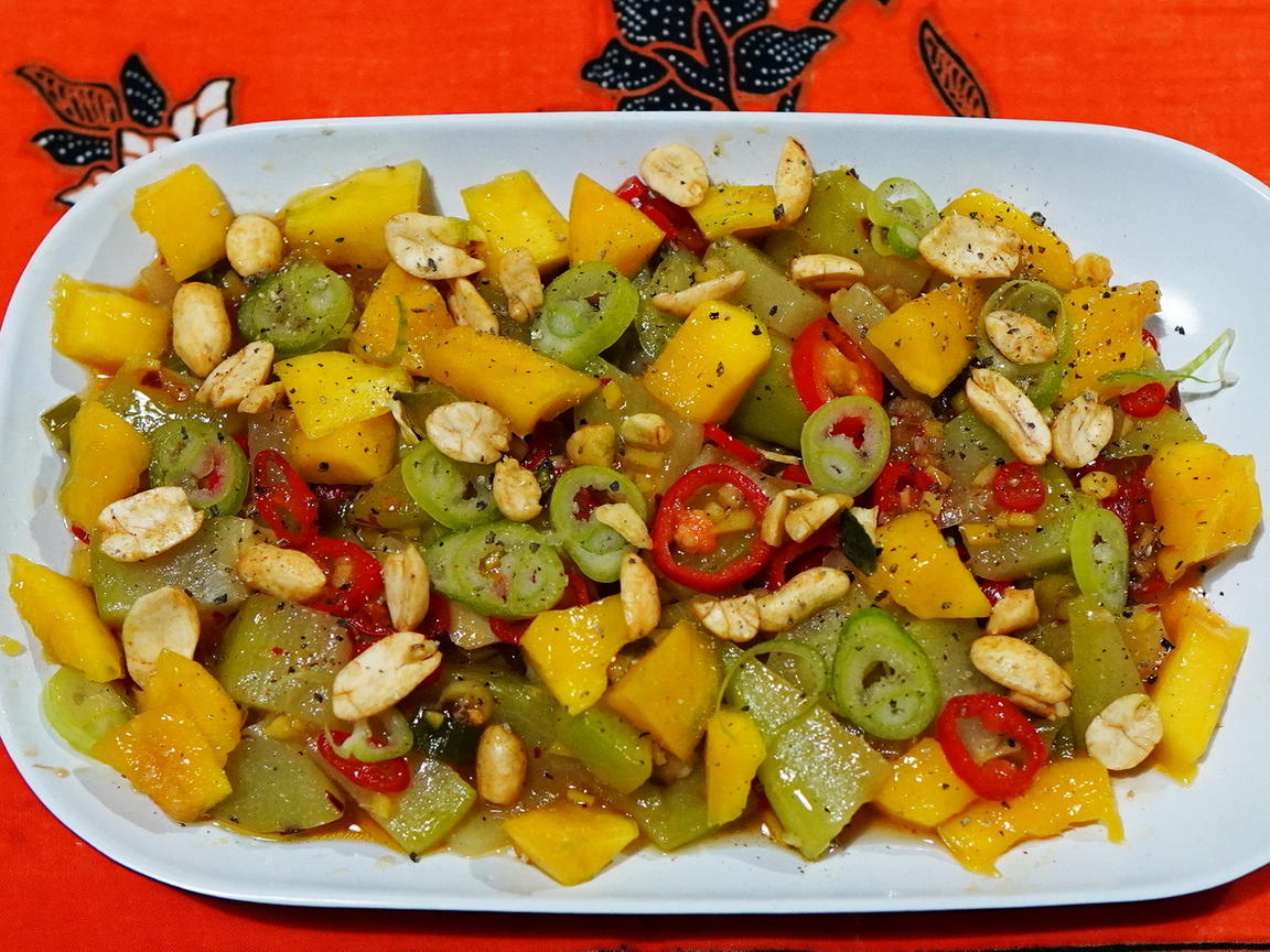 Chayotestücke mit Mango in süß-saurer Sauce - schnell - von Antareja