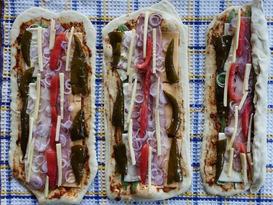 Gefüllte Pizzabrötchen - Rezept - Bild Nr. 4