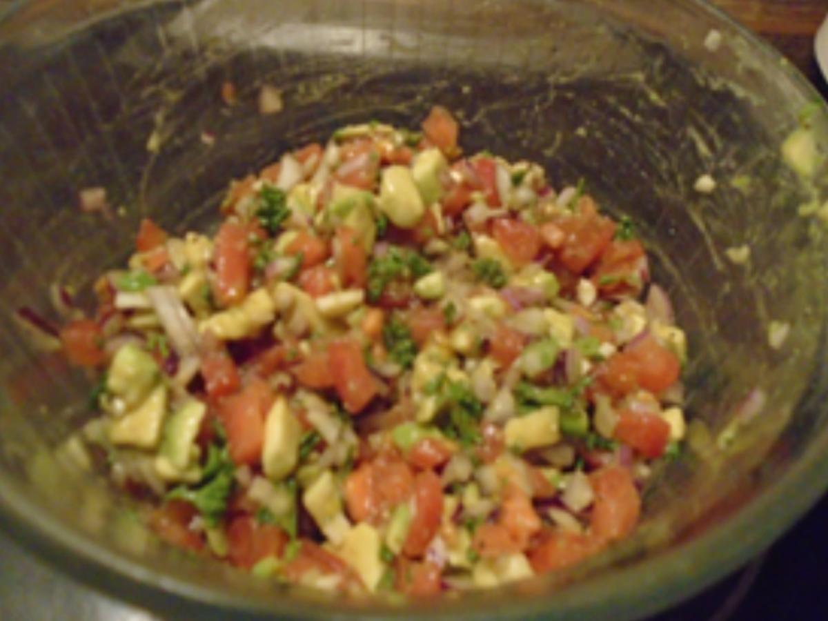 Kurkuma-Hähnchen-Drumsticks mit Avocado-Salsa und herzhaften Kartoffelstampf - Rezept - Bild Nr. 12