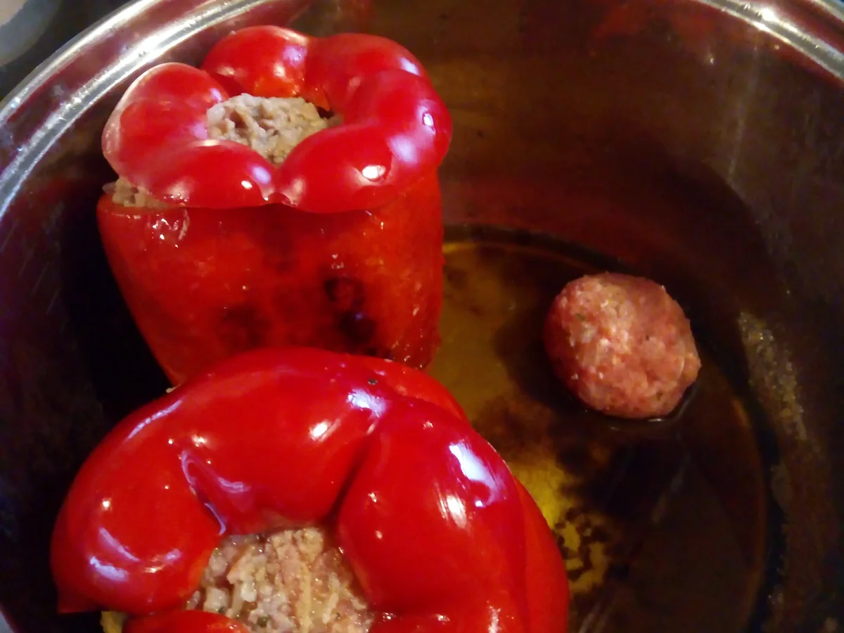 Rezept: Gefüllte Paprika mit Hackfleisch und Naturreis>>>>> Kochbar Challenge 01.0 (Januar 2021) Bild Nr. 12639 Gefüllte Paprika mit Hackfleisch und Naturreis>>>>> Kochbar Challenge 01.0 (Januar 2021) - Rezept - Bild Nr. 12639