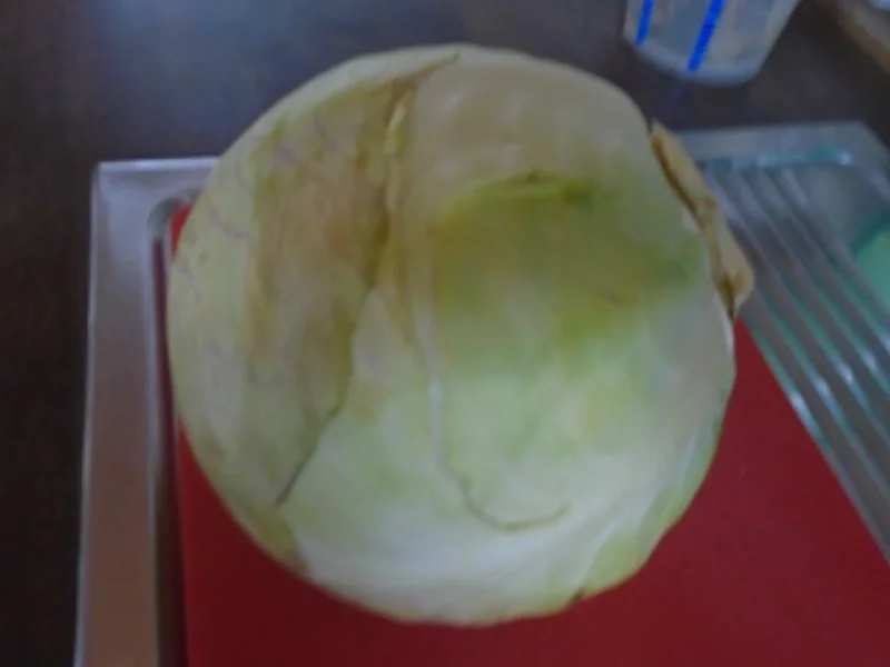 Schweinenackenbraten mit Sauce, Weißkraut auf böhmische Art und Seidenknödel - Rezept - Bild Nr. 18