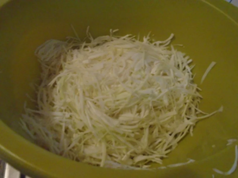 Schweinenackenbraten mit Sauce, Weißkraut auf böhmische Art und Seidenknödel - Rezept - Bild Nr. 19