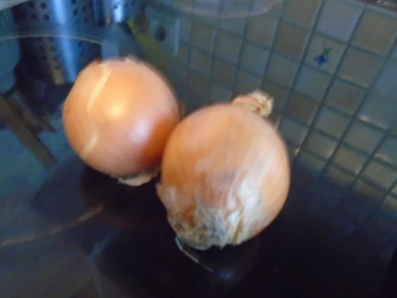 Schweinenackenbraten mit Sauce, Weißkraut auf böhmische Art und Seidenknödel - Rezept - Bild Nr. 20