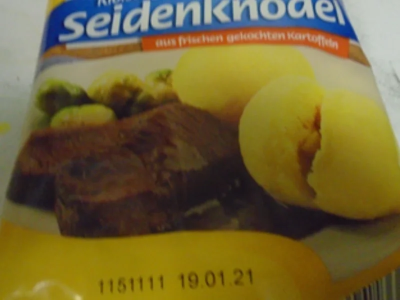 Schweinenackenbraten mit Sauce, Weißkraut auf böhmische Art und Seidenknödel - Rezept - Bild Nr. 28