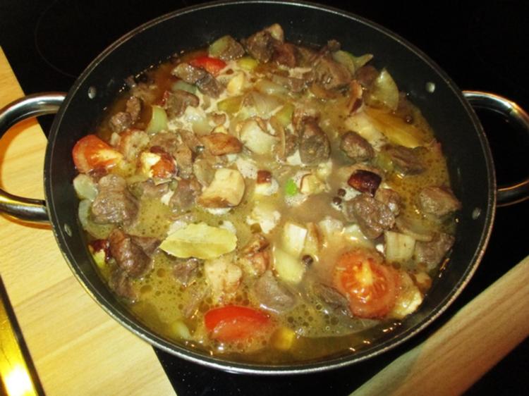 Wildschweingulasch in Steinpilzsoße - Rezept - kochbar.de