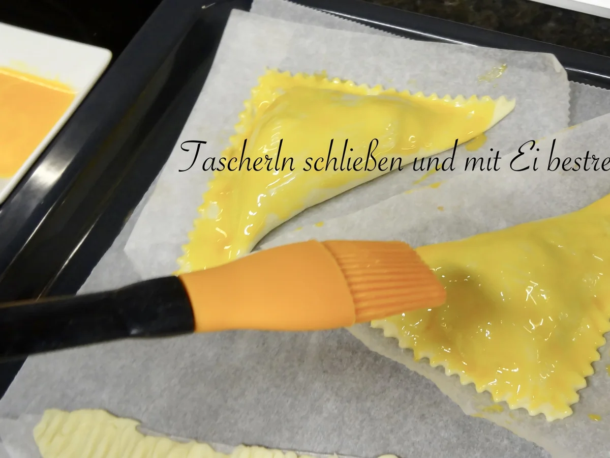 pikant gefüllte Blätterteig Tascherl - Rezept - Bild Nr. 7