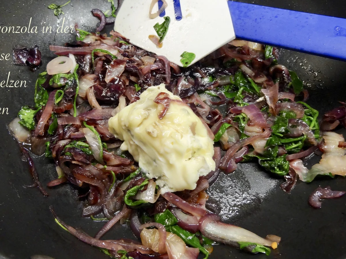 pikant gefüllte Blätterteig Tascherl - Rezept - Bild Nr. 9