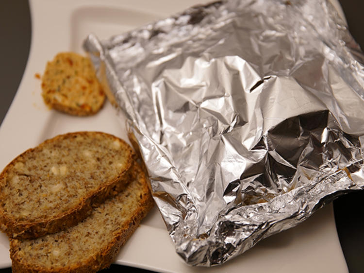Auf dem Grill gedämpfte Forellenpäckchen mit Bierbrot - schnell ...