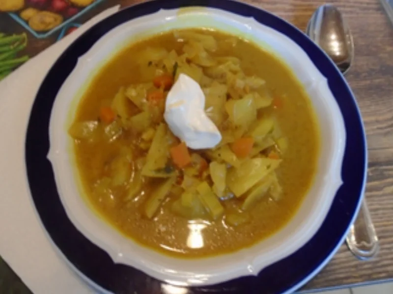 Rezept: Kurkuma-Weißkohlsuppe Bild Nr. 2 Kurkuma-Weißkohlsuppe - Rezept - Bild Nr. 2