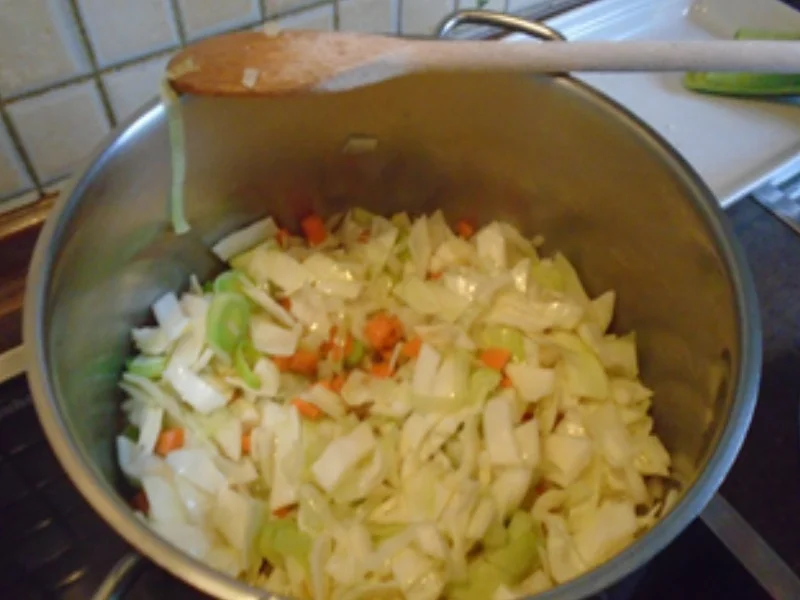 Rezept: Kurkuma-Weißkohlsuppe Bild Nr. 9 Kurkuma-Weißkohlsuppe - Rezept - Bild Nr. 9