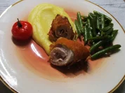 Schnitzelröllchen Cordon-bleu begleitet von cremigem Kartoffel-Selleriepüree - Rezept - Bild Nr. 2