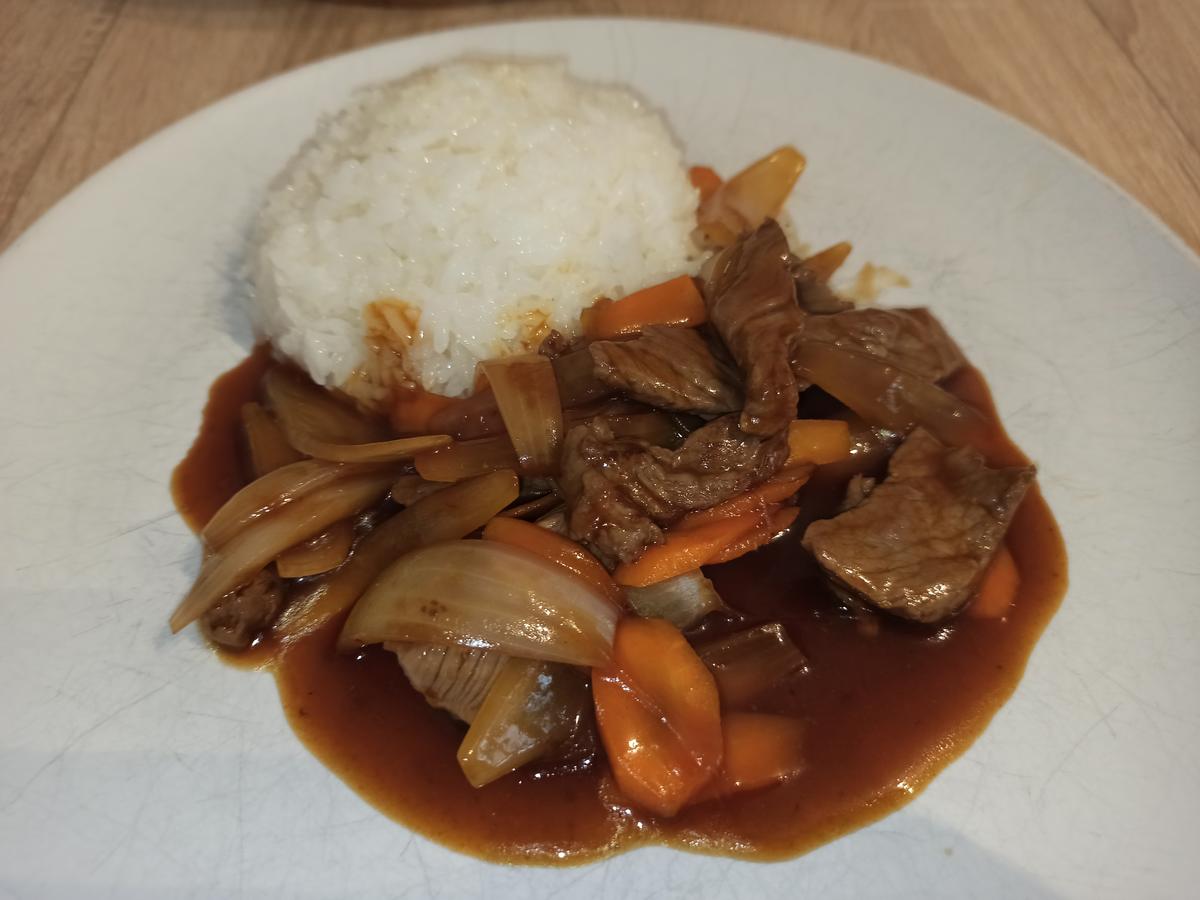 Rindfleisch Mit Zwiebeln Und Karotten Rezept Kochbar De