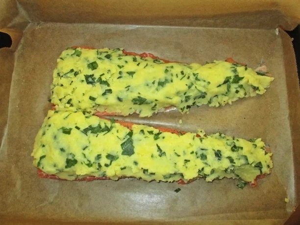 Rezept: Lachs mit knuspriger Kartoffel-Kräuterhaube Bild Nr. 5 Lachs mit knuspriger Kartoffel-Kräuterhaube - Rezept - Bild Nr. 5