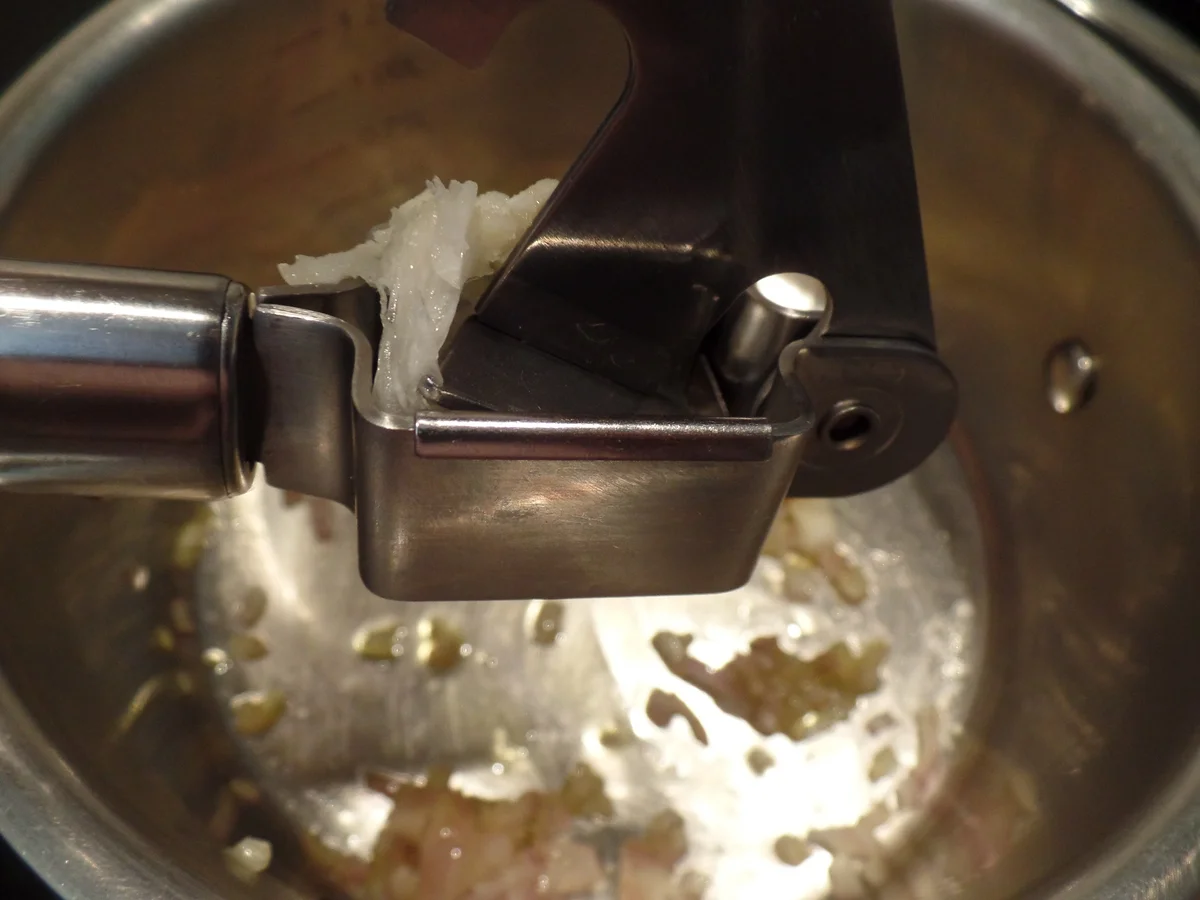 Edelpizza mit Rucola -Tomatensalat und Parmaschinken - Rezept - Bild Nr. 12793