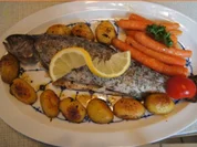 Regenbogenforelle mit Snack-Honig-Möhren und angebratenen Drillingen - Rezept - Bild Nr. 2