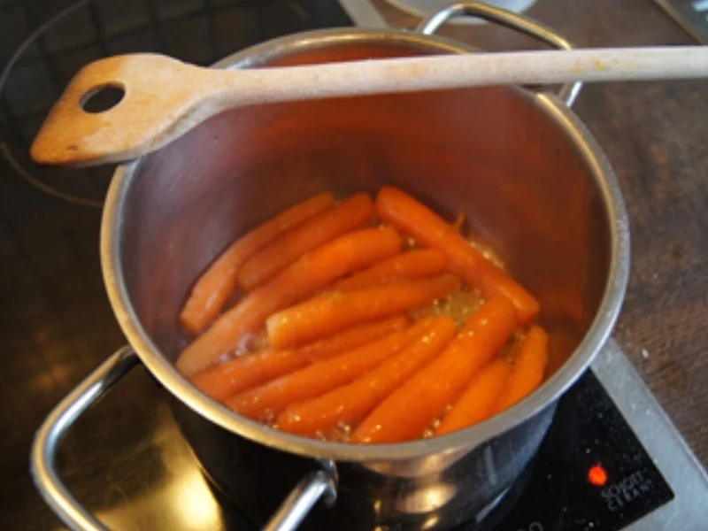 Rezept: Regenbogenforelle mit Snack-Honig-Möhren und angebratenen Drillingen Bild Nr. 6 Regenbogenforelle mit Snack-Honig-Möhren und angebratenen Drillingen - Rezept - Bild Nr. 6